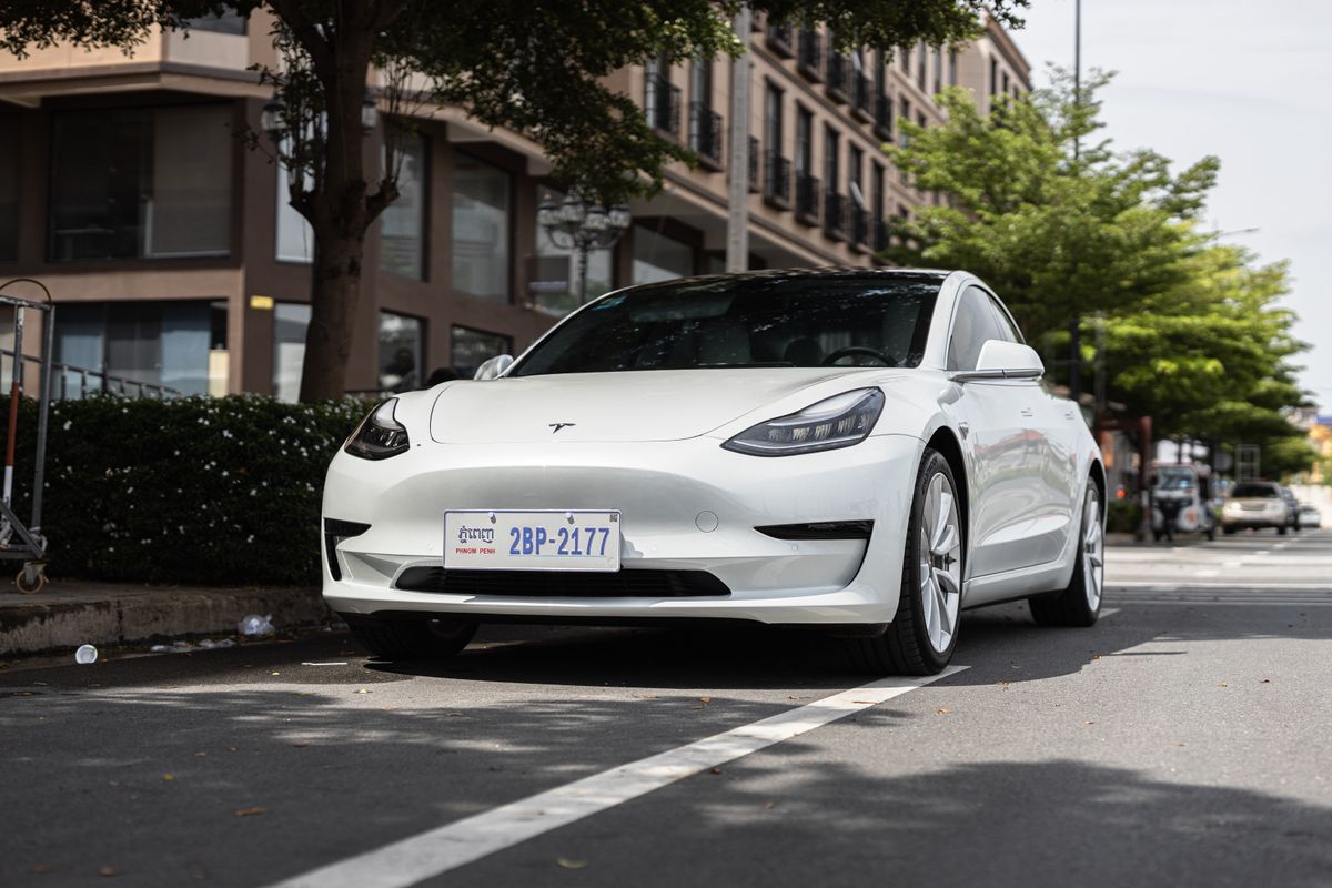 Tesla concurrent 2026 : qui peut vraiment le battre en Europe ?