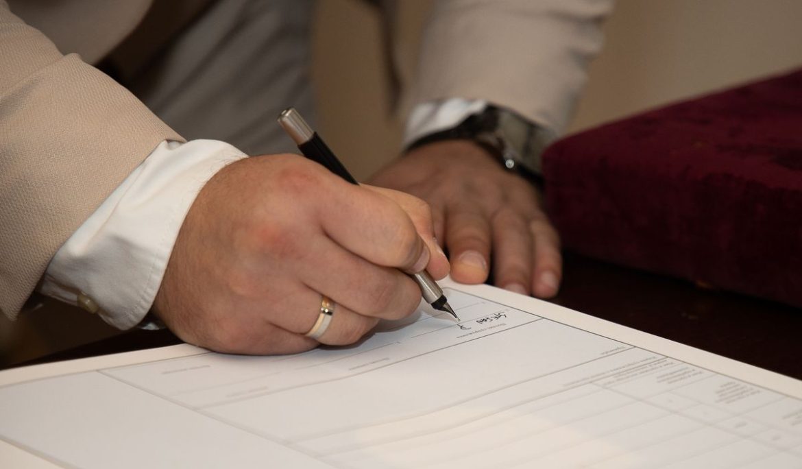 Signature d’un document administratif
